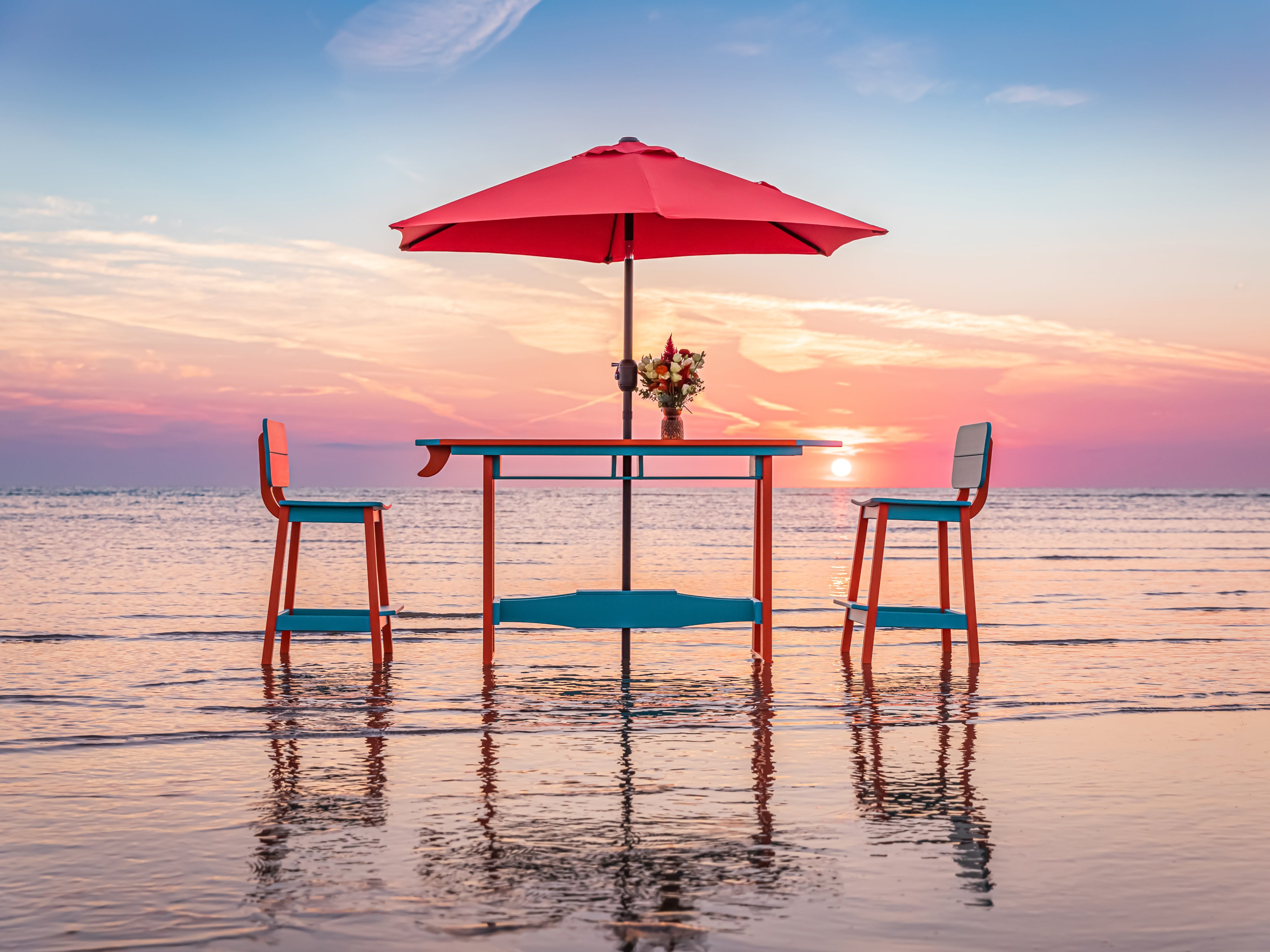 Poly Saddle Stool - SurfAira Outdoor Seating by Beaver Dam