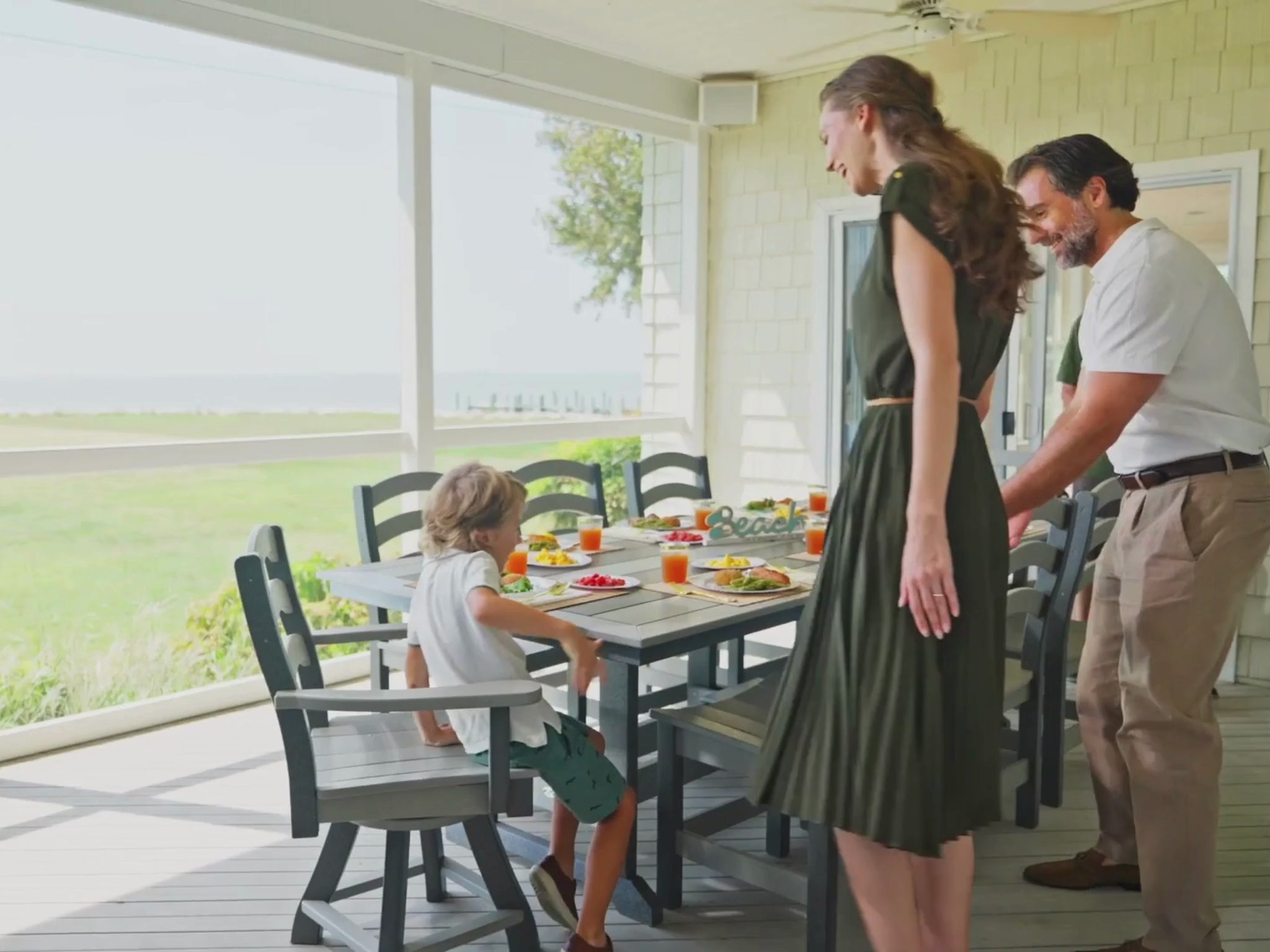 Load video: Seabreak Chair